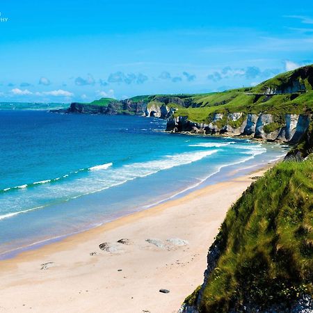 Portrush By The Tee Villa Ngoại thất bức ảnh